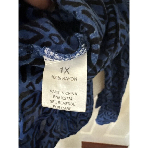 Grand And Greene Top Womens Plus Sz 1X Geometric Boho V Neck Blue Lightweight - Picture 8 of 13